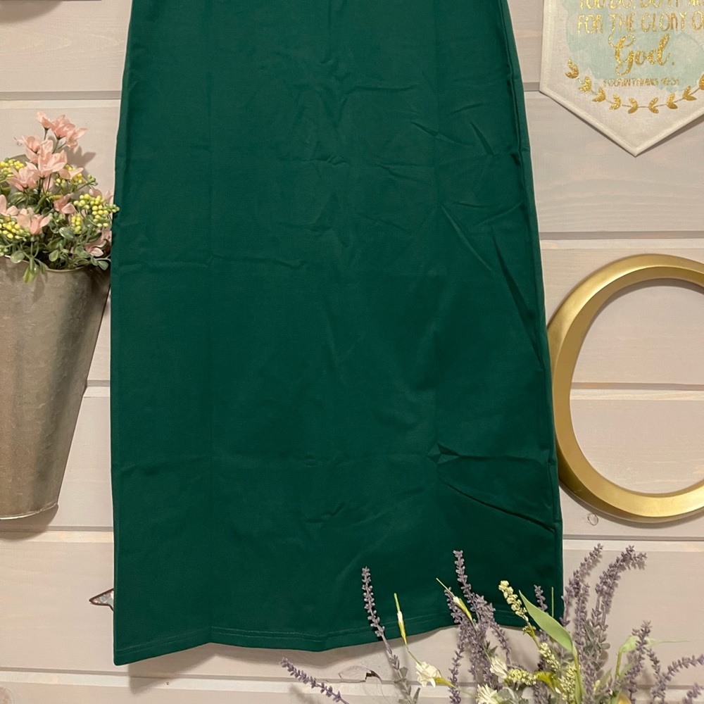 Long solid colored skirt - Picture 2 of 3